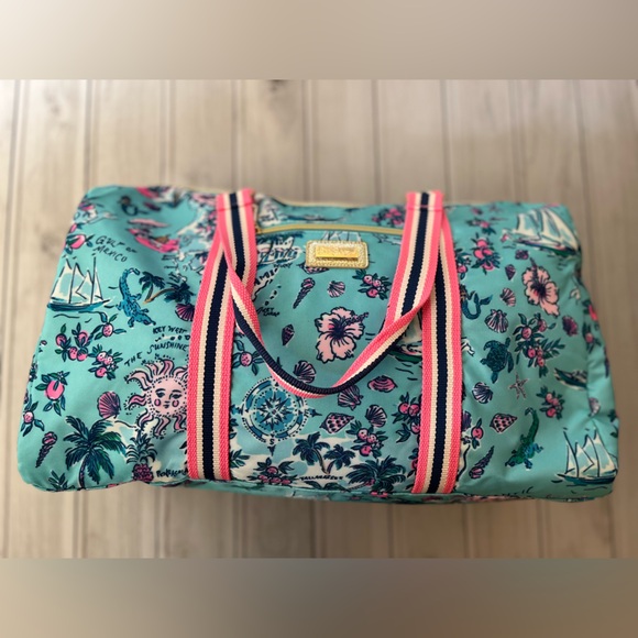 Lilly Pulitzer Handbags - Lilly Pulitzer Amalfi blue overnight duffle bag with removable shoulder strap.